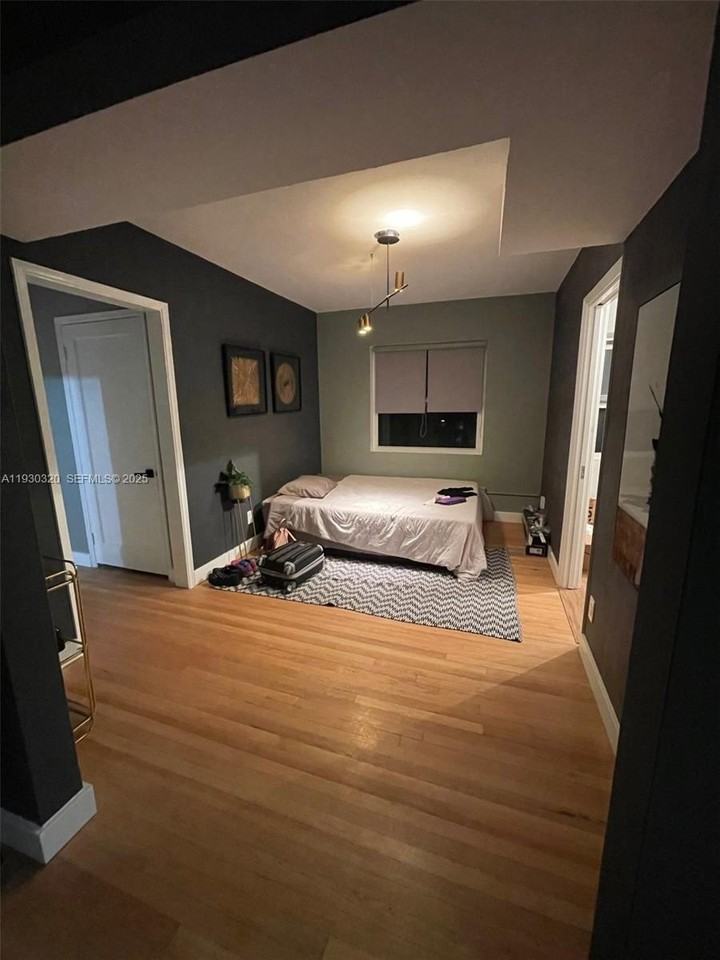 9140 Northeast 8th Avenue #3H - Photo 2 of 15