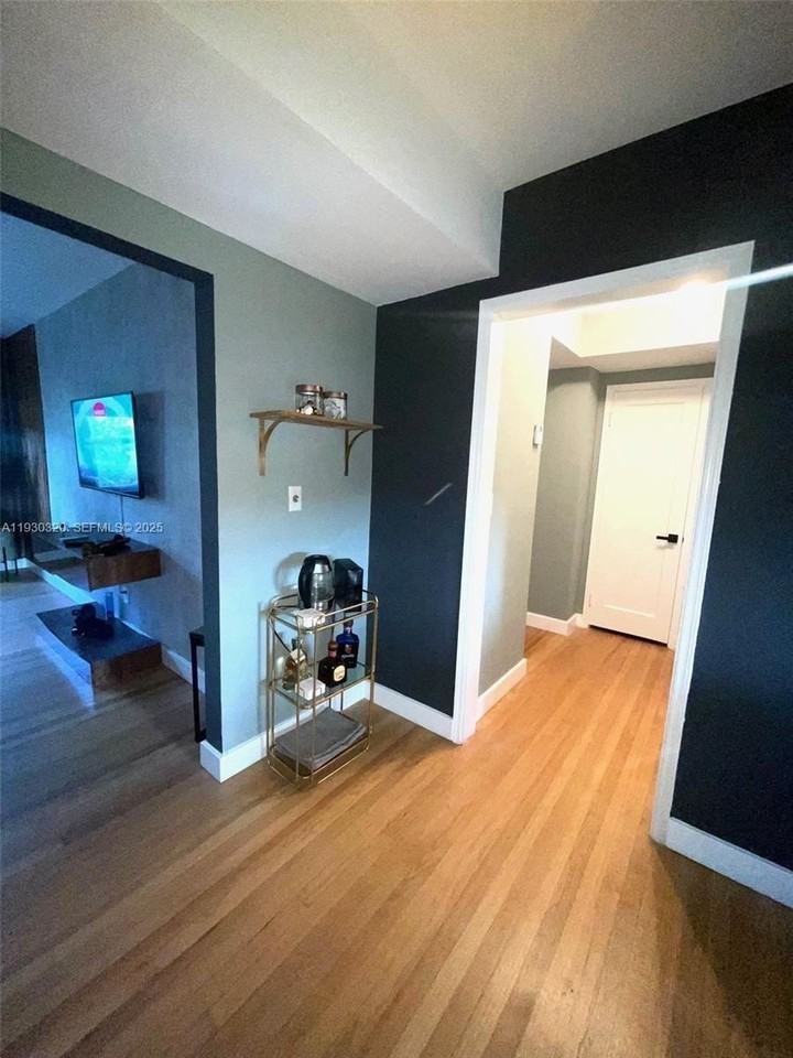 9140 Northeast 8th Avenue #3H - Photo 5 of 15