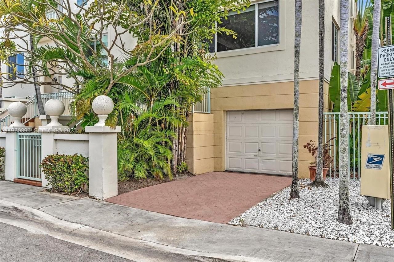 10065 Bay Harbor Terrace - Photo 2 of 36