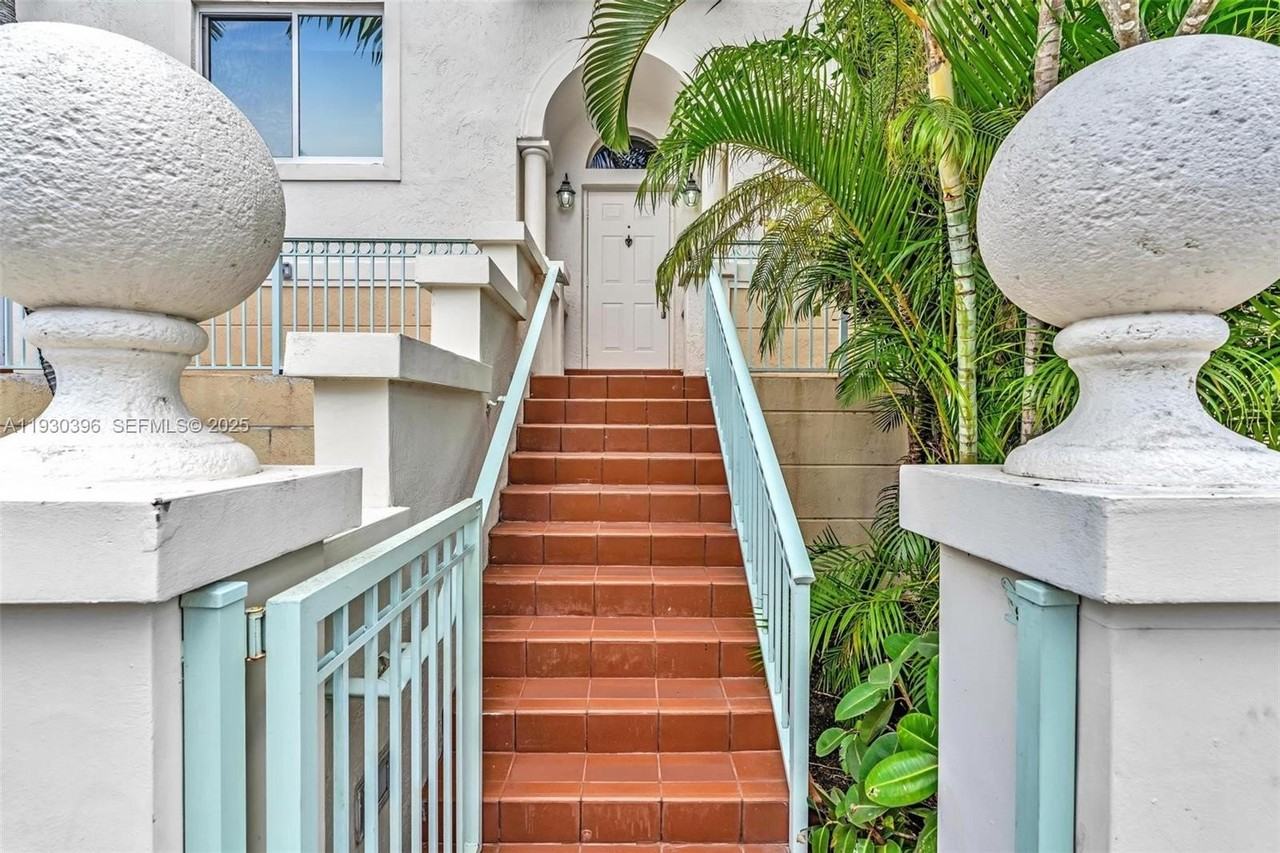 10065 Bay Harbor Terrace - Photo 3 of 36