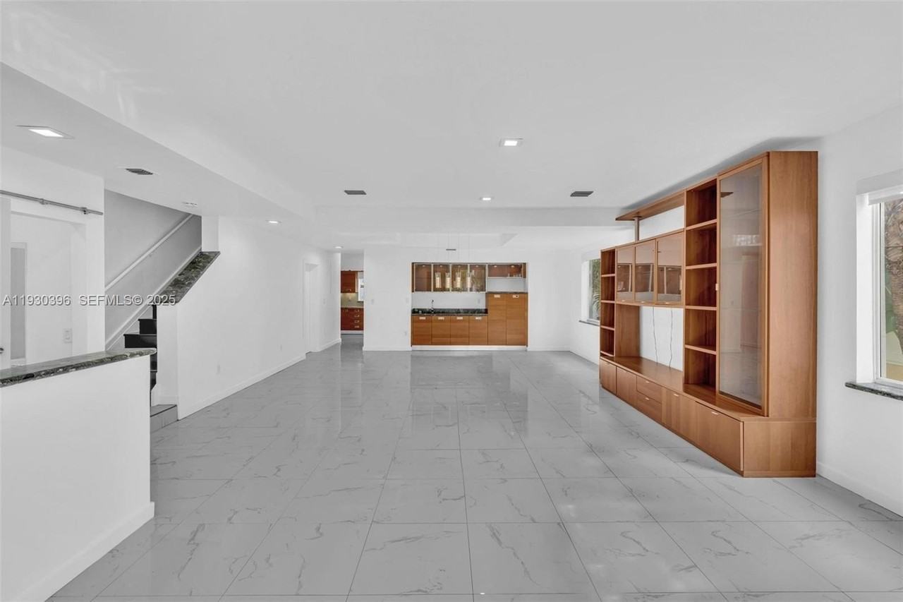 10065 Bay Harbor Terrace - Photo 5 of 36