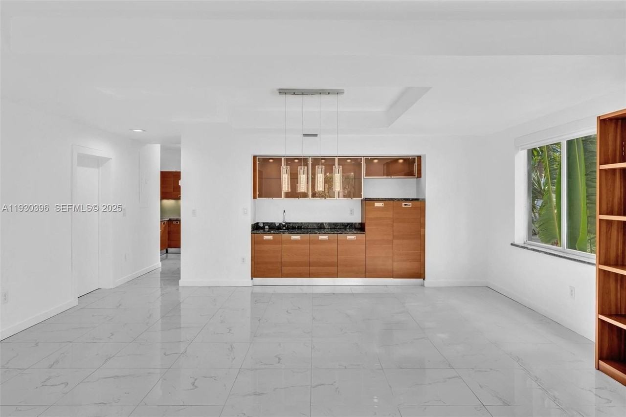 10065 Bay Harbor Terrace - Photo 6 of 36