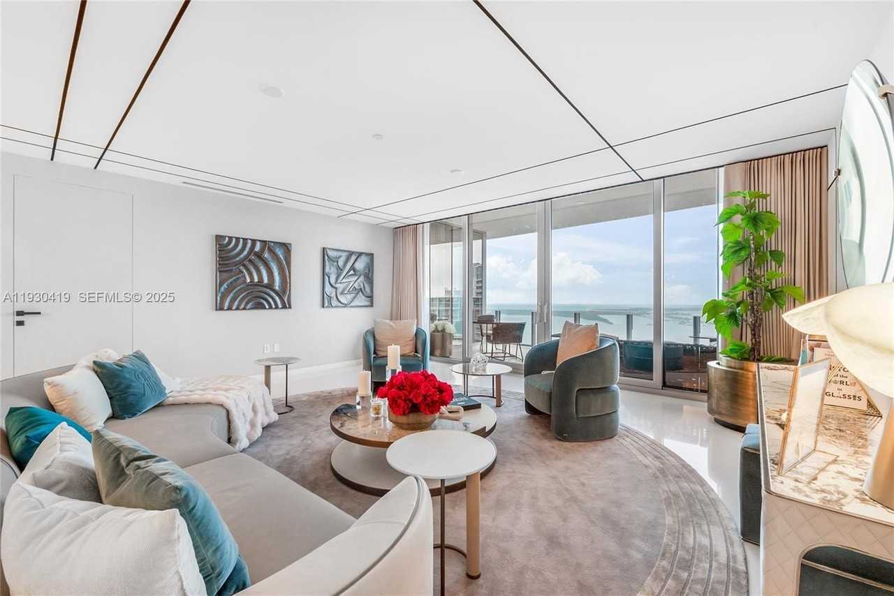 300 S Biscayne Blvd #5104 - Photo 4 of 35