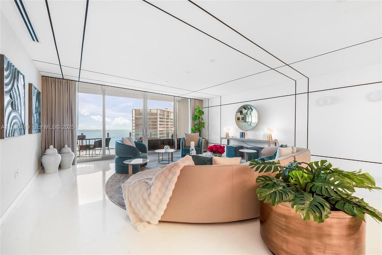 300 S Biscayne Blvd #5104 - Photo 5 of 35