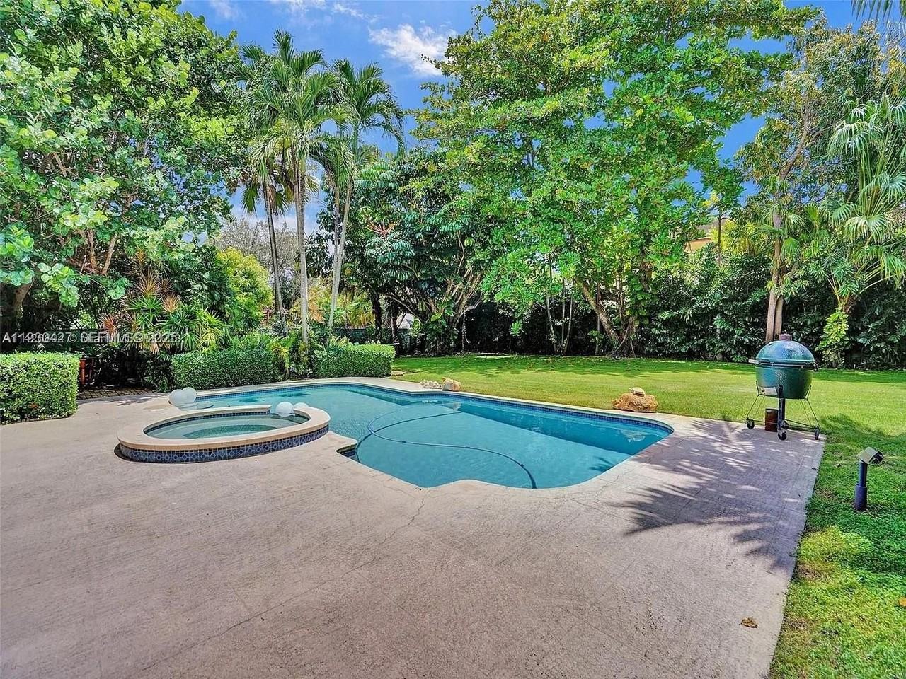 5705 Southwest 60th Avenue #NA - Photo 6 of 34