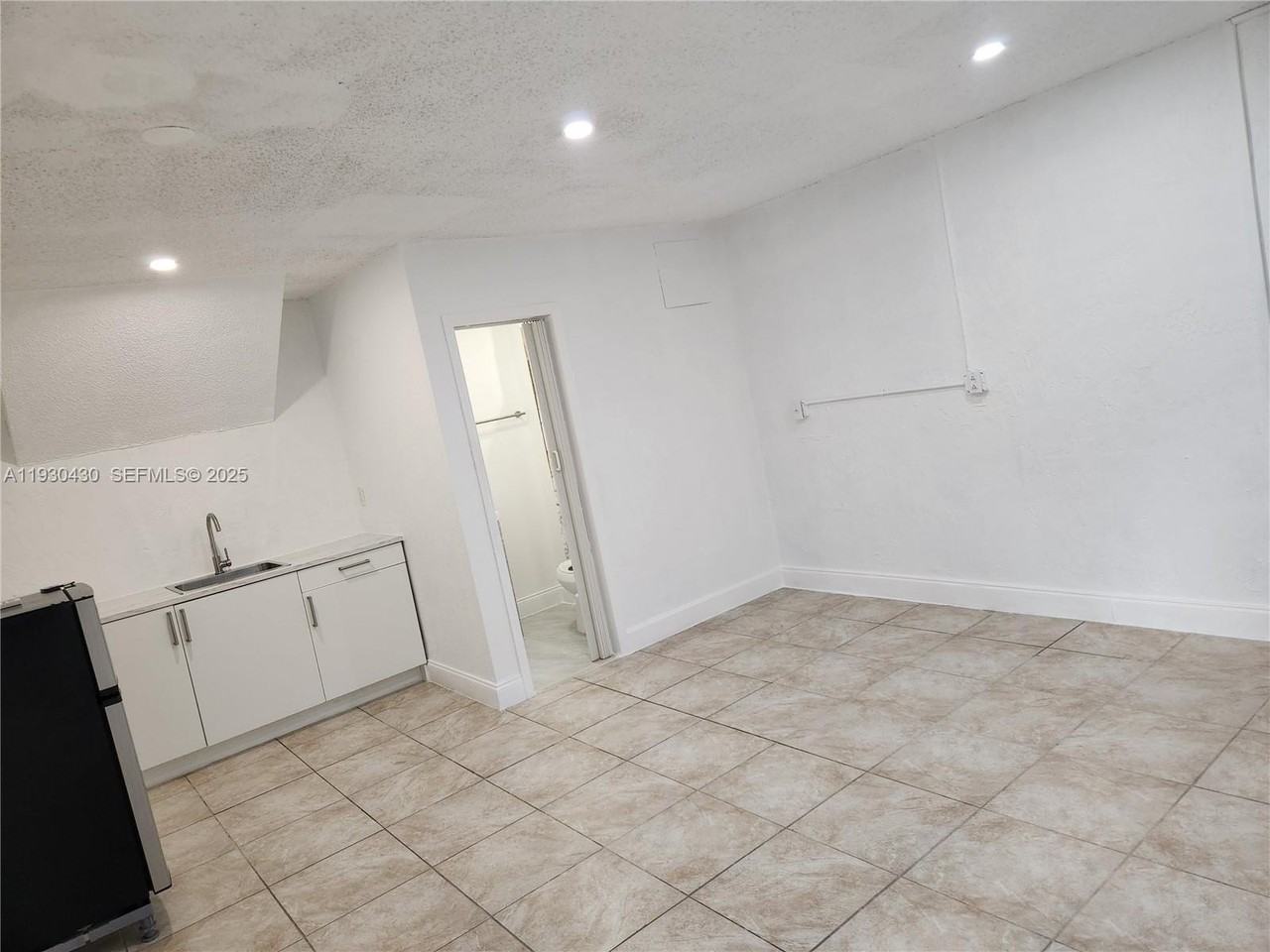 22020 Southwest 100th Place #1 - Photo 4 of 11