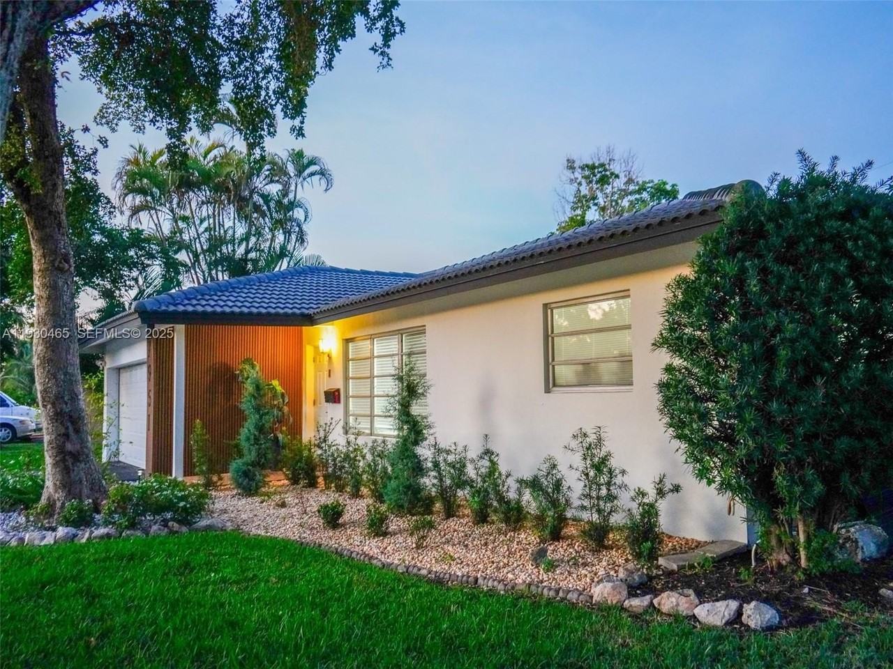 7951 Northwest 37th Drive - Photo 4 of 50