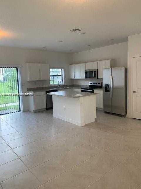 731 Southwest 11th Street #0 - Photo 2 of 13