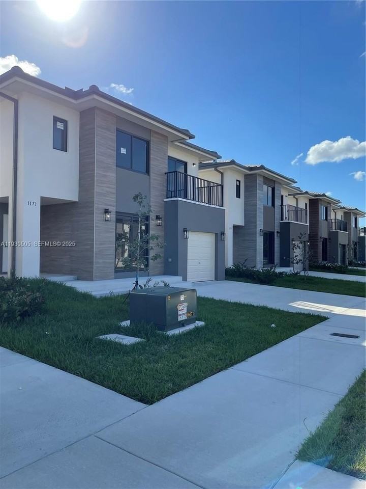 238 NW 11th Ct - Photo 2 of 20