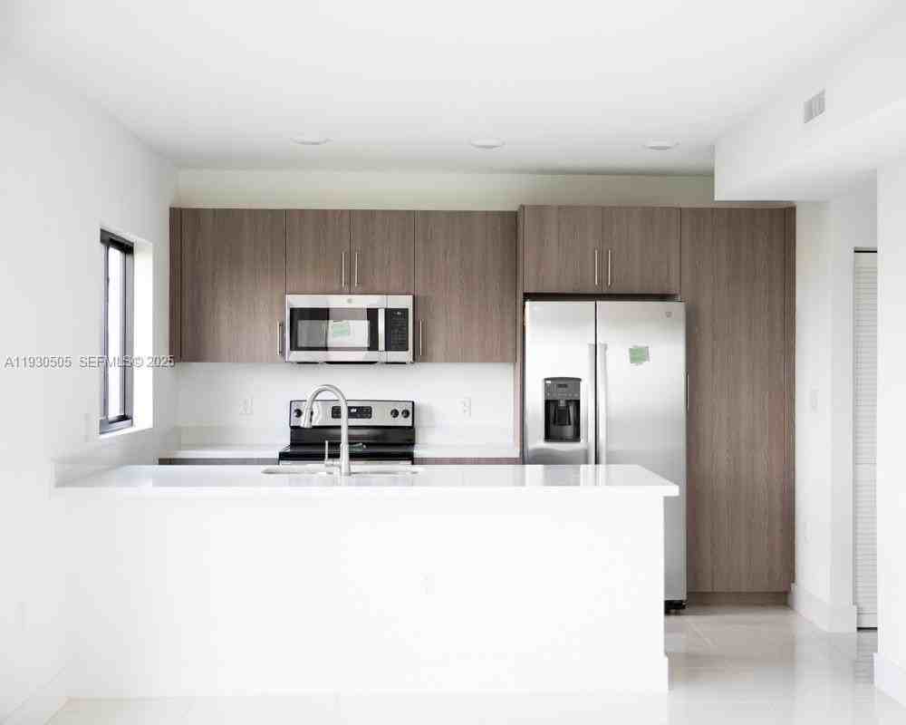 238 NW 11th Ct - Photo 4 of 20