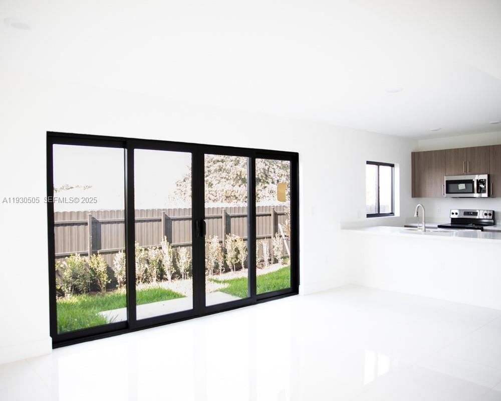 238 NW 11th Ct - Photo 5 of 20