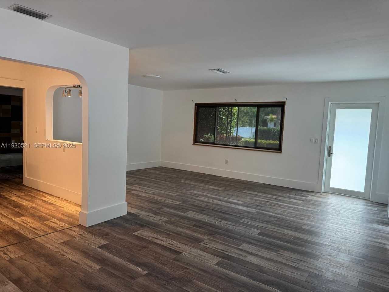 985 Northeast 115th Street - Photo 3 of 41