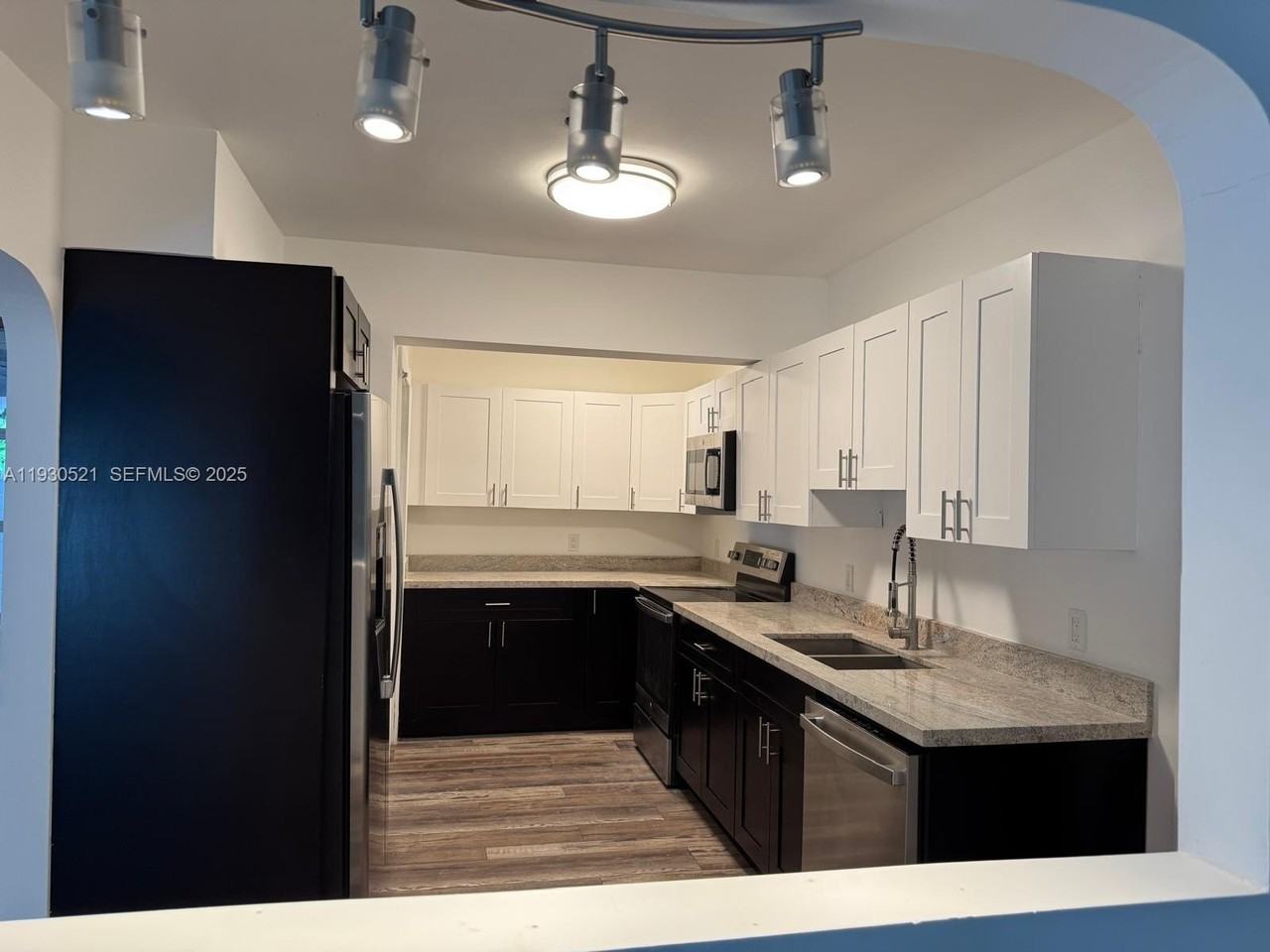 985 Northeast 115th Street - Photo 5 of 41