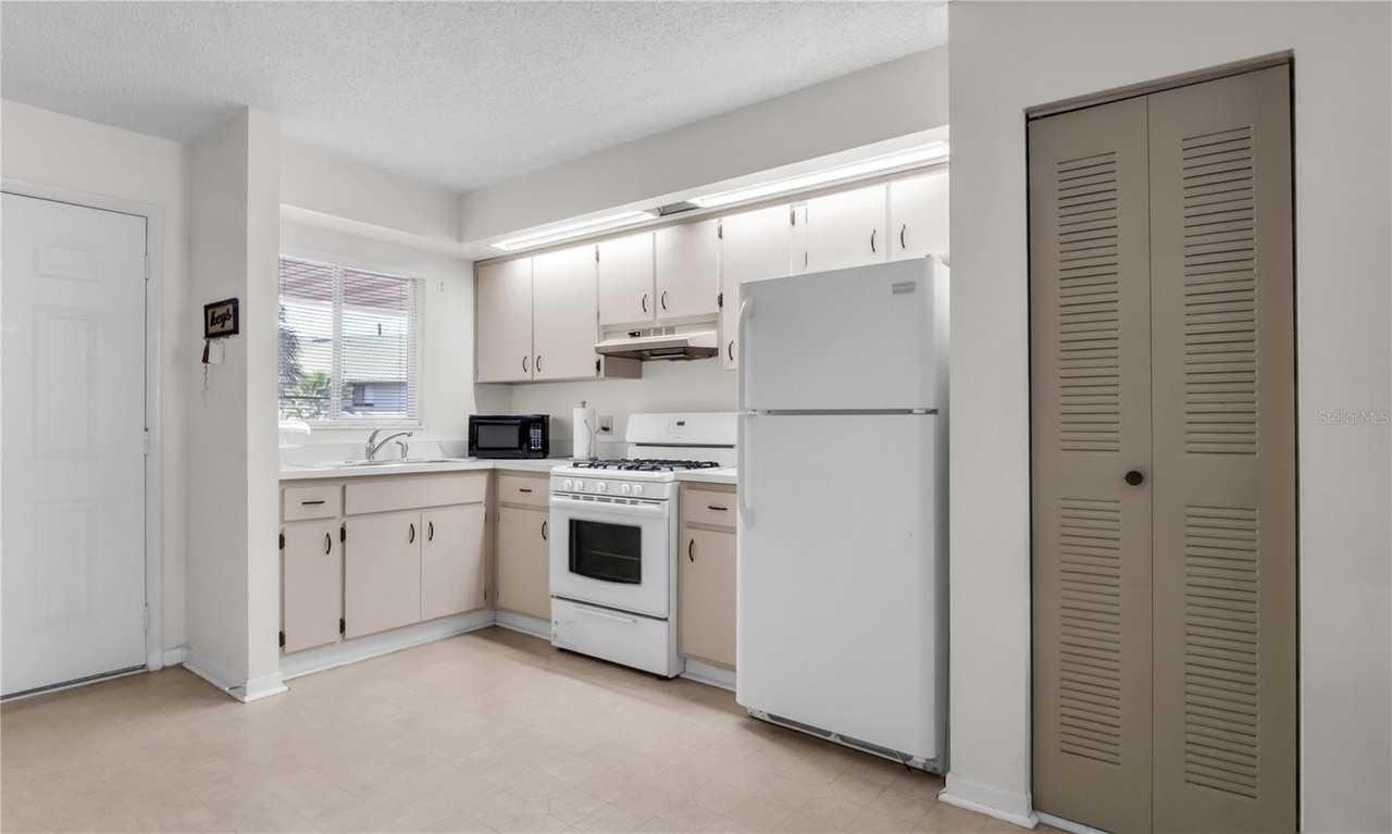 845 Orchid Springs Dr - Photo 4 of 32