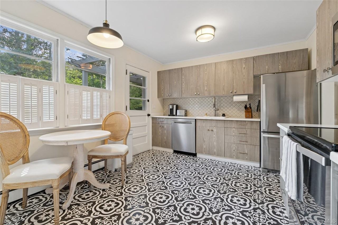 1181 Springs Fireplace Rd - Photo 6 of 26