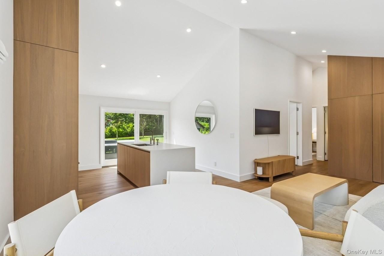 96 Town Ln - Photo 4 of 31