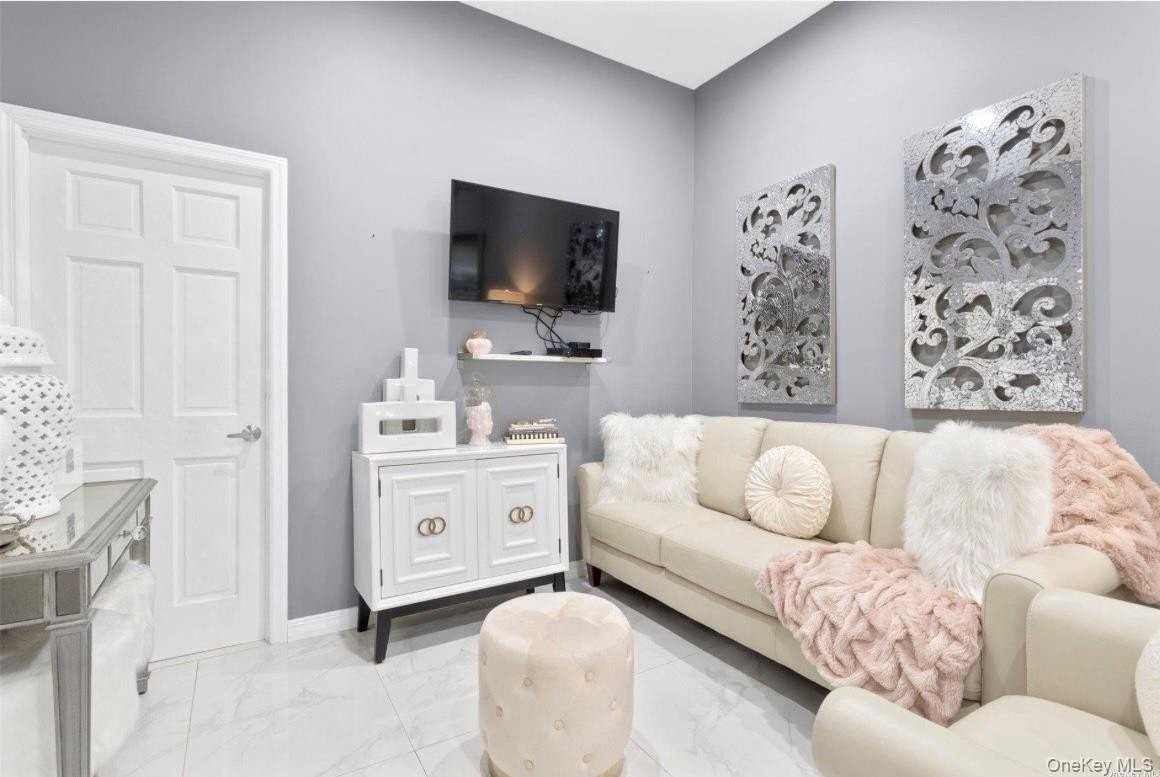 526 Linwood Street - Photo 3 of 6