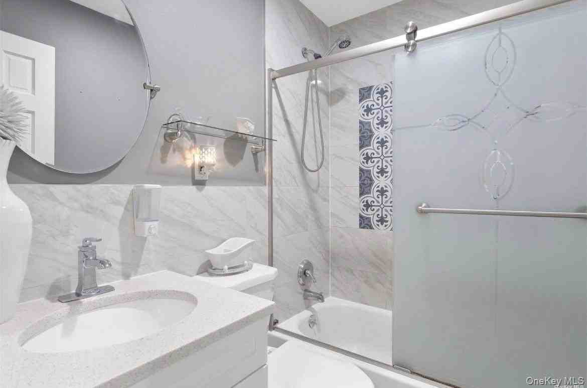 526 Linwood Street - Photo 5 of 6