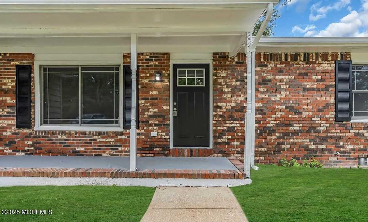 821 Bay Avenue - Photo 2 of 40