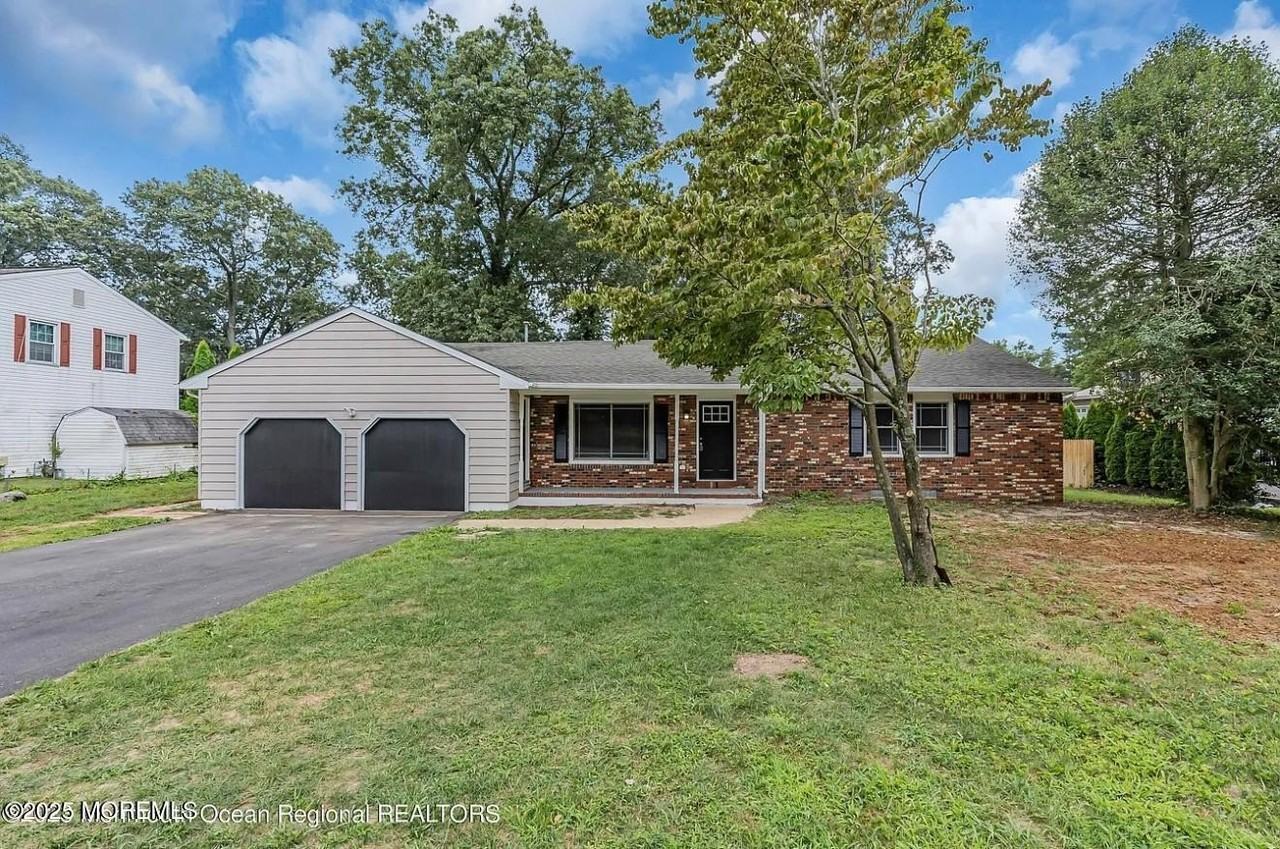 821 Bay Avenue - Photo 3 of 40