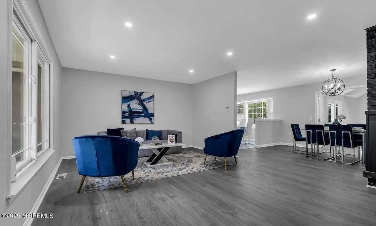 821 Bay Avenue - Photo 5 of 40