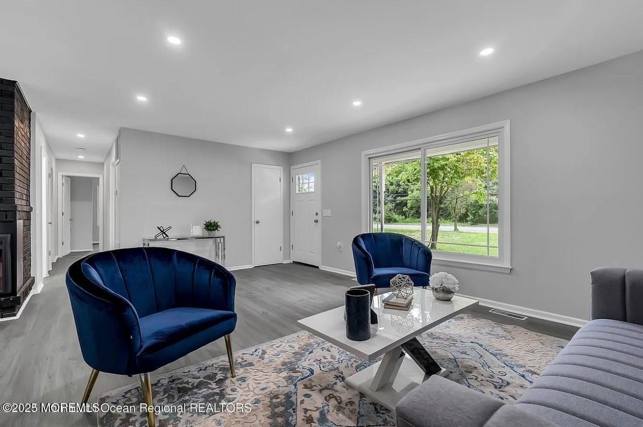 821 Bay Avenue - Photo 6 of 40