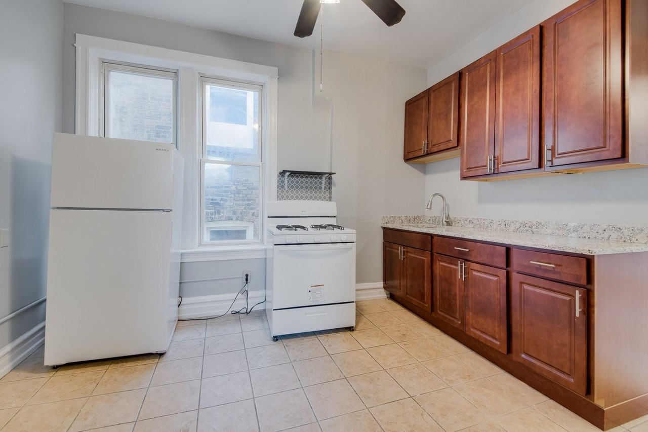 2511 West Le Moyne Street #3 - Photo 3 of 16