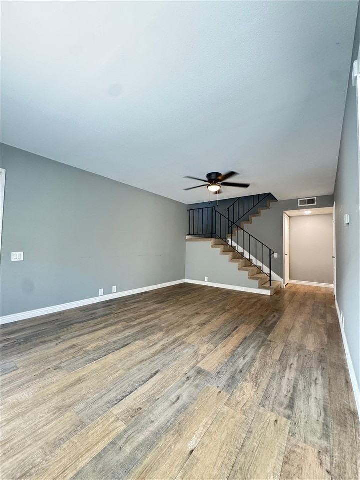 1339 Parkside Drive - Photo 2 of 12