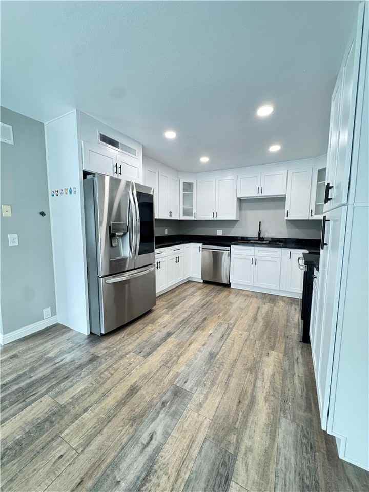 1339 Parkside Drive - Photo 3 of 12