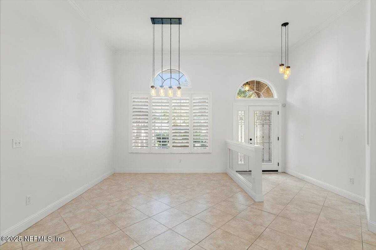 4126 Richmond Park Drive East - Photo 3 of 24