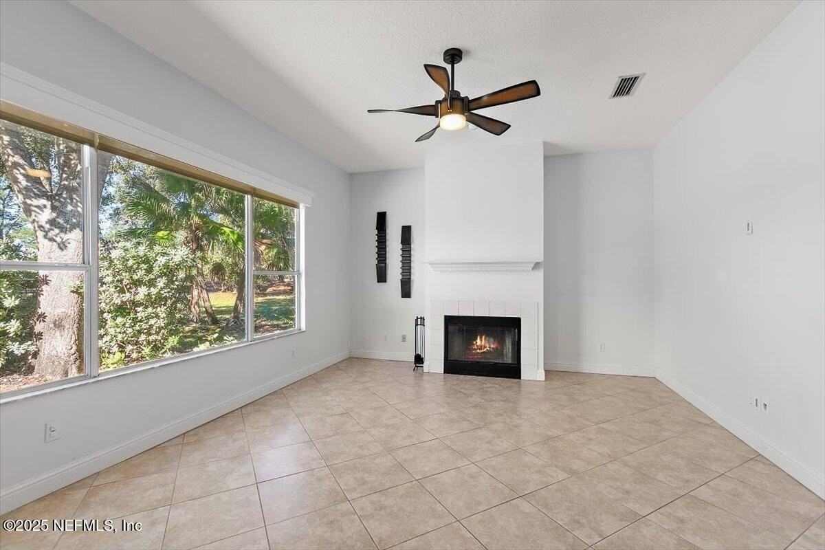 4126 Richmond Park Drive East - Photo 5 of 24