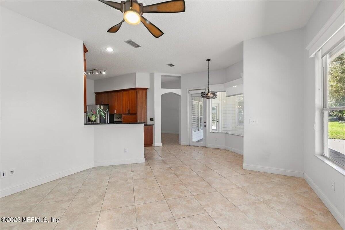 4126 Richmond Park Drive East - Photo 6 of 24