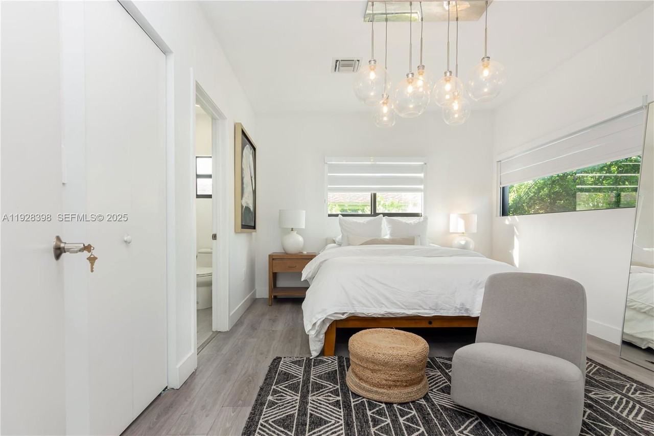 14000 Ne 16th Ct - Photo 7 of 8