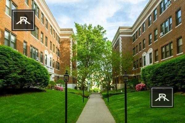 139 Englewood Ave - Photo 4 of 10