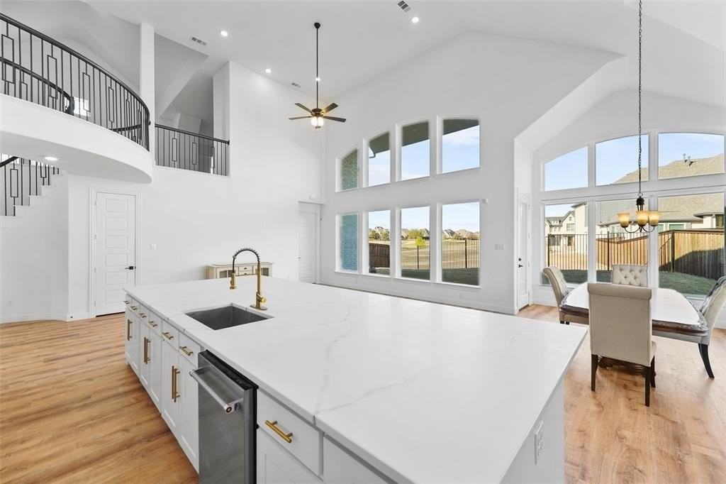 2820 Shadybrook Drive - Photo 2 of 34