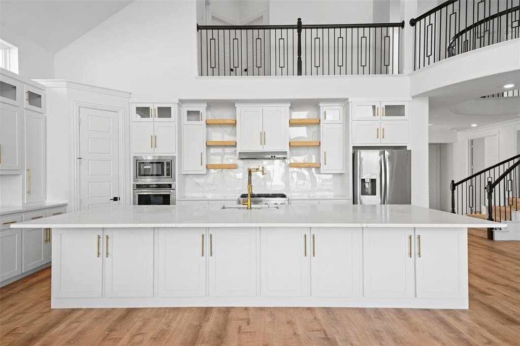 2820 Shadybrook Drive - Photo 3 of 34