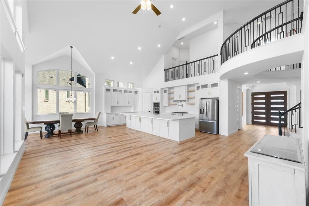 2820 Shadybrook Drive - Photo 4 of 34