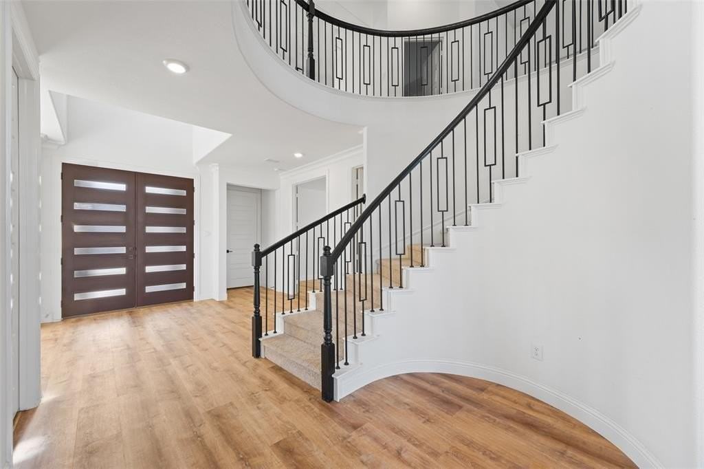 2820 Shadybrook Drive - Photo 7 of 34