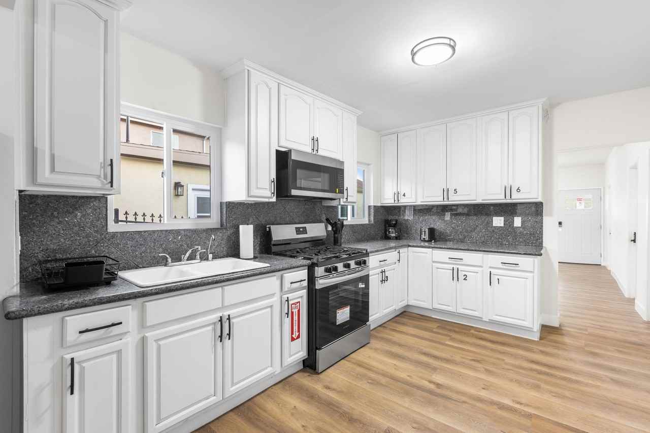 Coronel Street - Photo 5 of 29