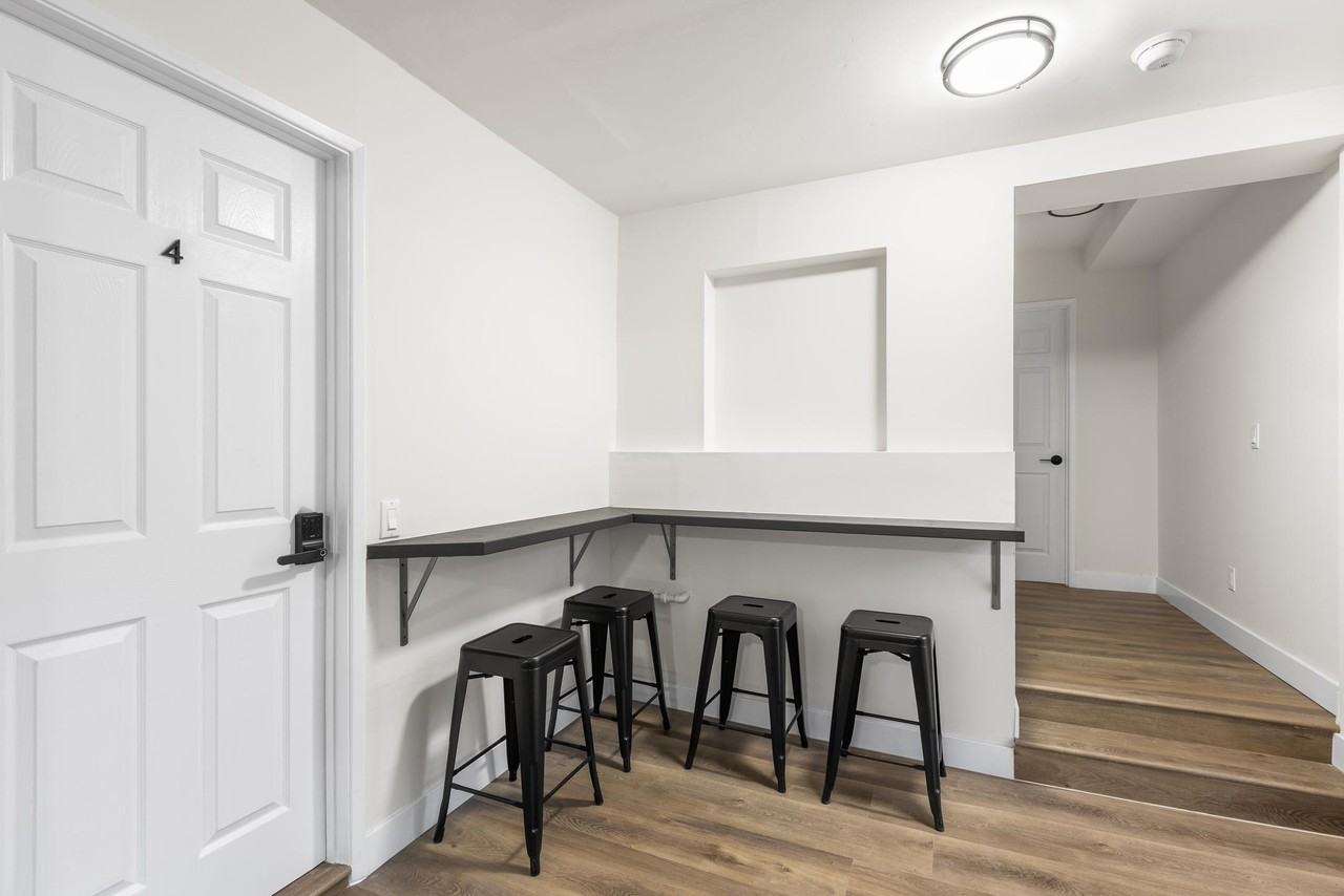 Coronel Street - Photo 6 of 29