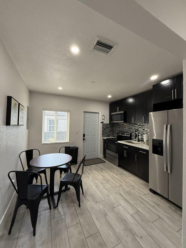 Northwest 5th Avenue - Photo 2 of 9