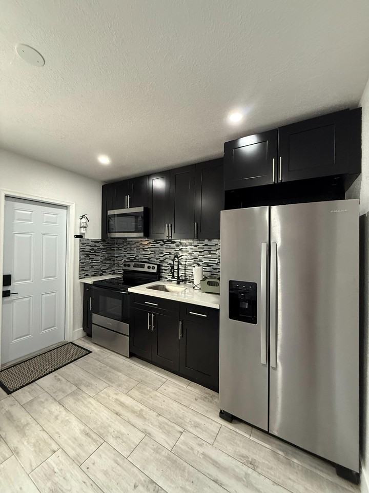 Northwest 5th Avenue - Photo 4 of 9