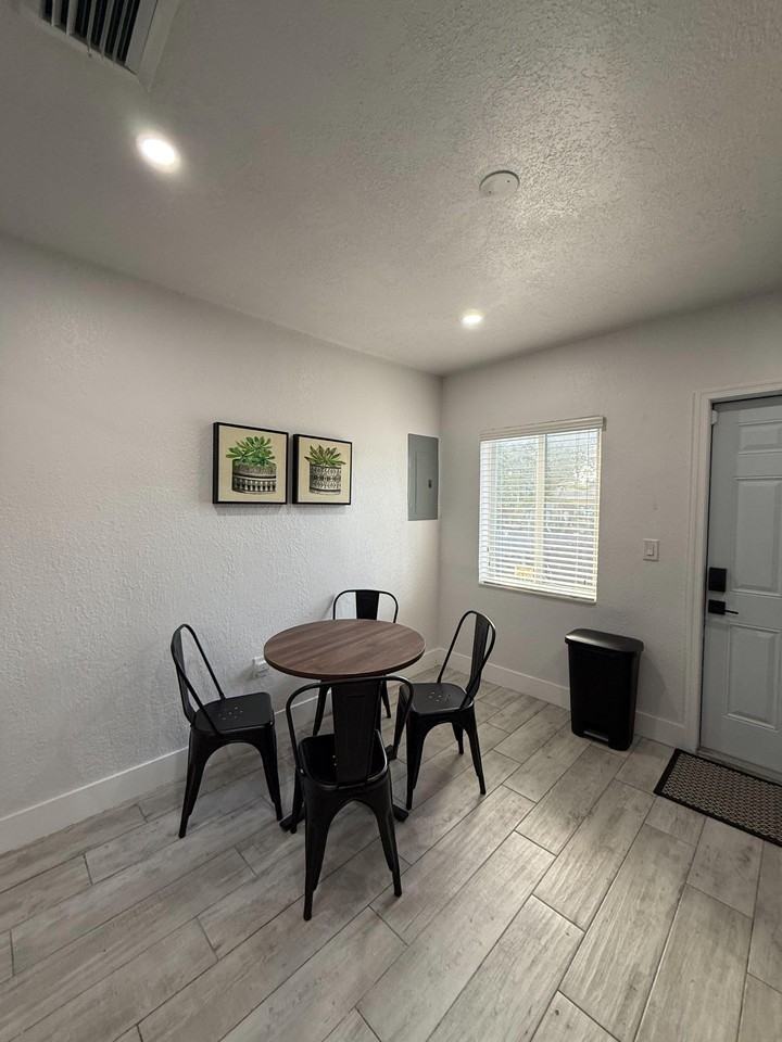 Northwest 5th Avenue - Photo 6 of 9