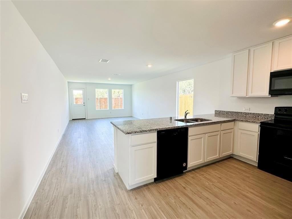 6206 Sanderling Street - Photo 4 of 15