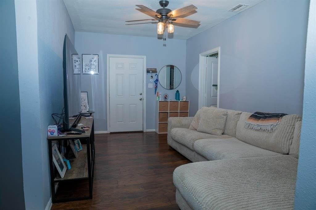 3913 Lee Street - Photo 3 of 13