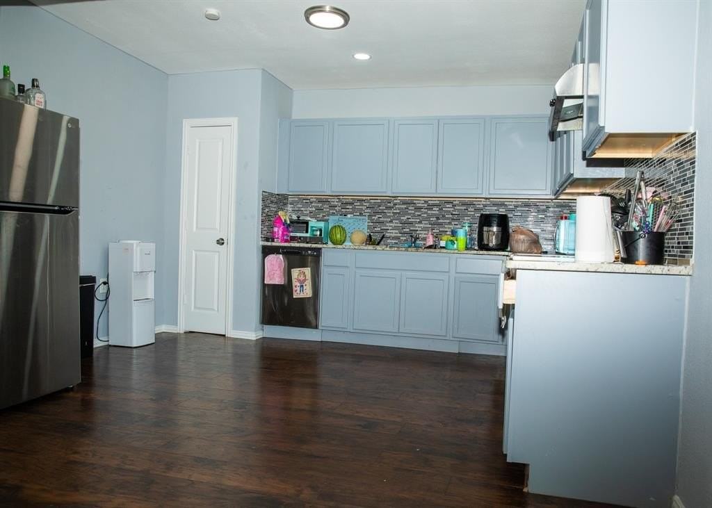 3913 Lee Street - Photo 5 of 13