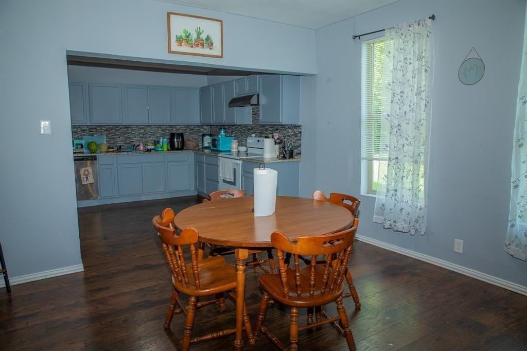 3913 Lee Street - Photo 7 of 13