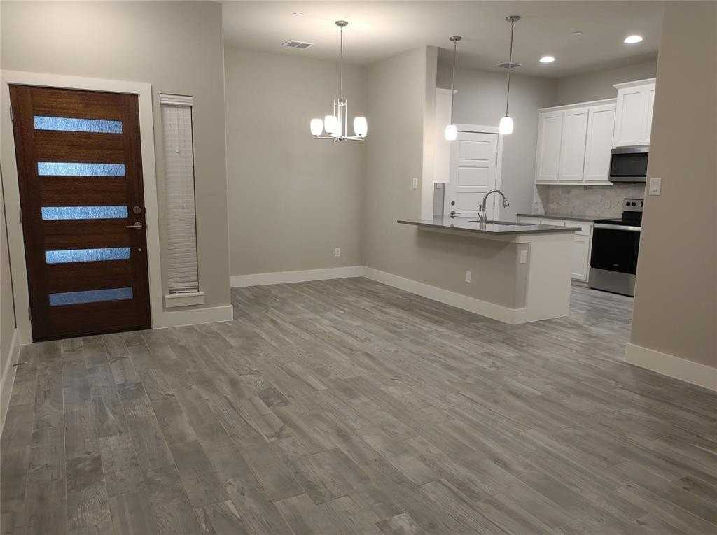 813 Eaglescliffe Landing - Photo 4 of 29