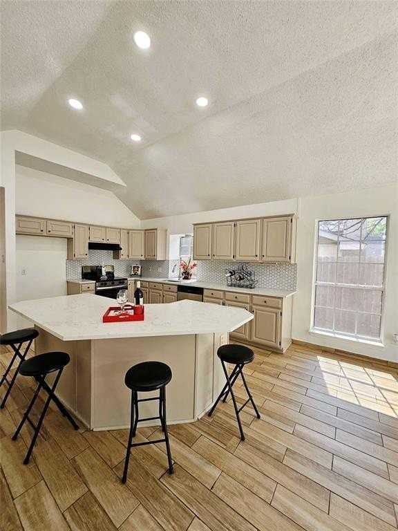 7413 Eastern Dr - Photo 4 of 12