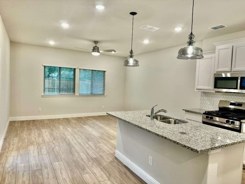 212 Griffith Dr #21 - Photo 2 of 15